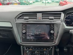 Volkswagen Tiguan 2.0 TDI SEL 4Motion Euro 6 (s/s) 5dr - 8270 - 41